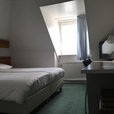 Hotel Steensel Екстер'єр фото