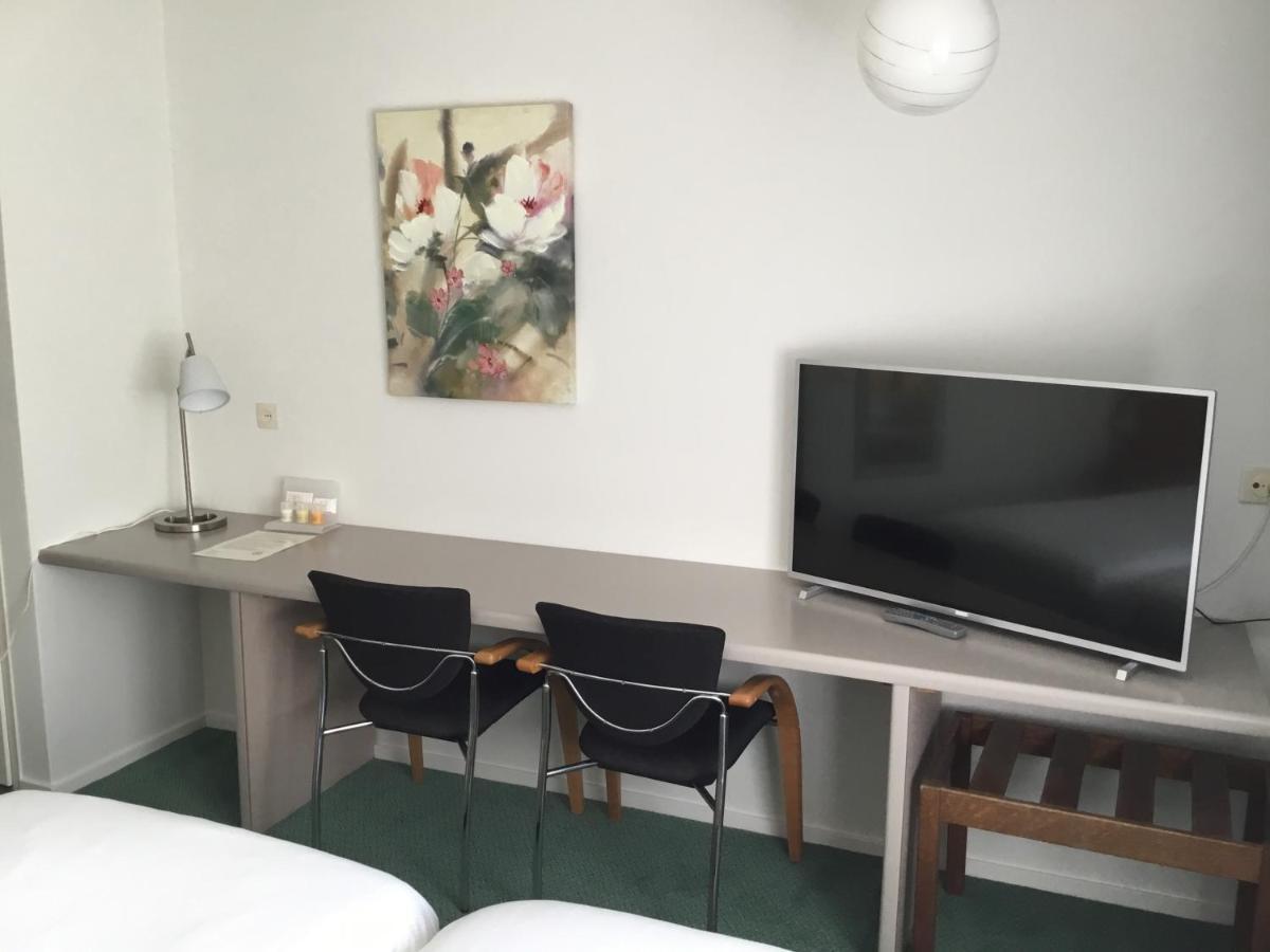 Hotel Steensel Екстер'єр фото