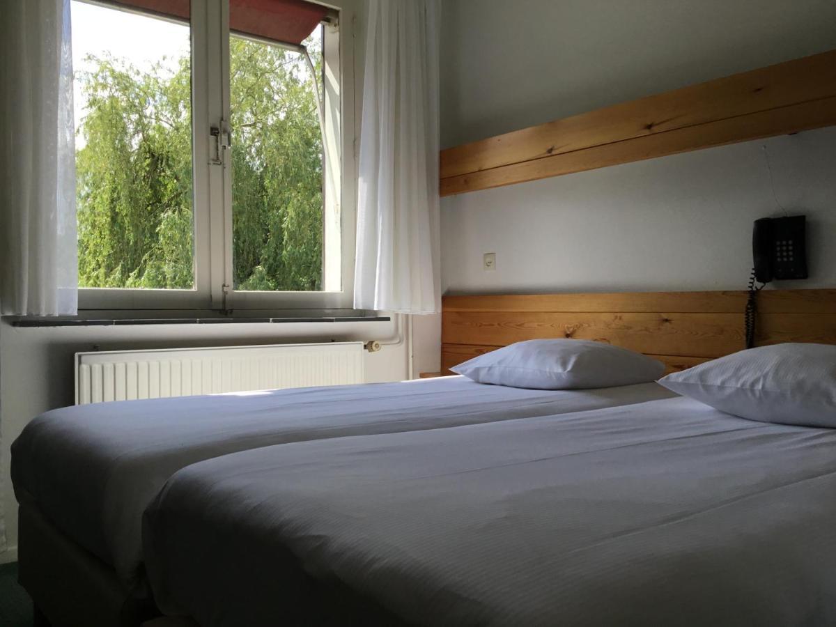 Hotel Steensel Екстер'єр фото