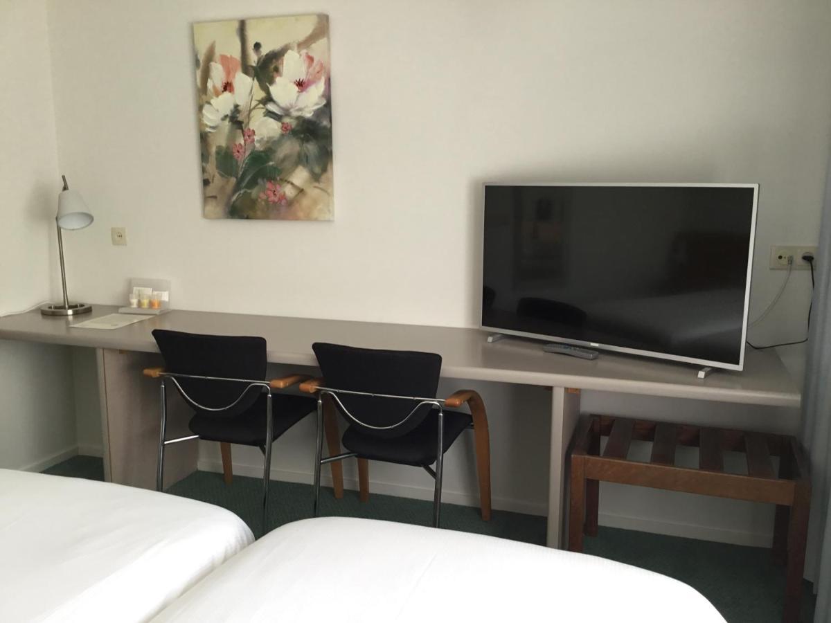 Hotel Steensel Екстер'єр фото