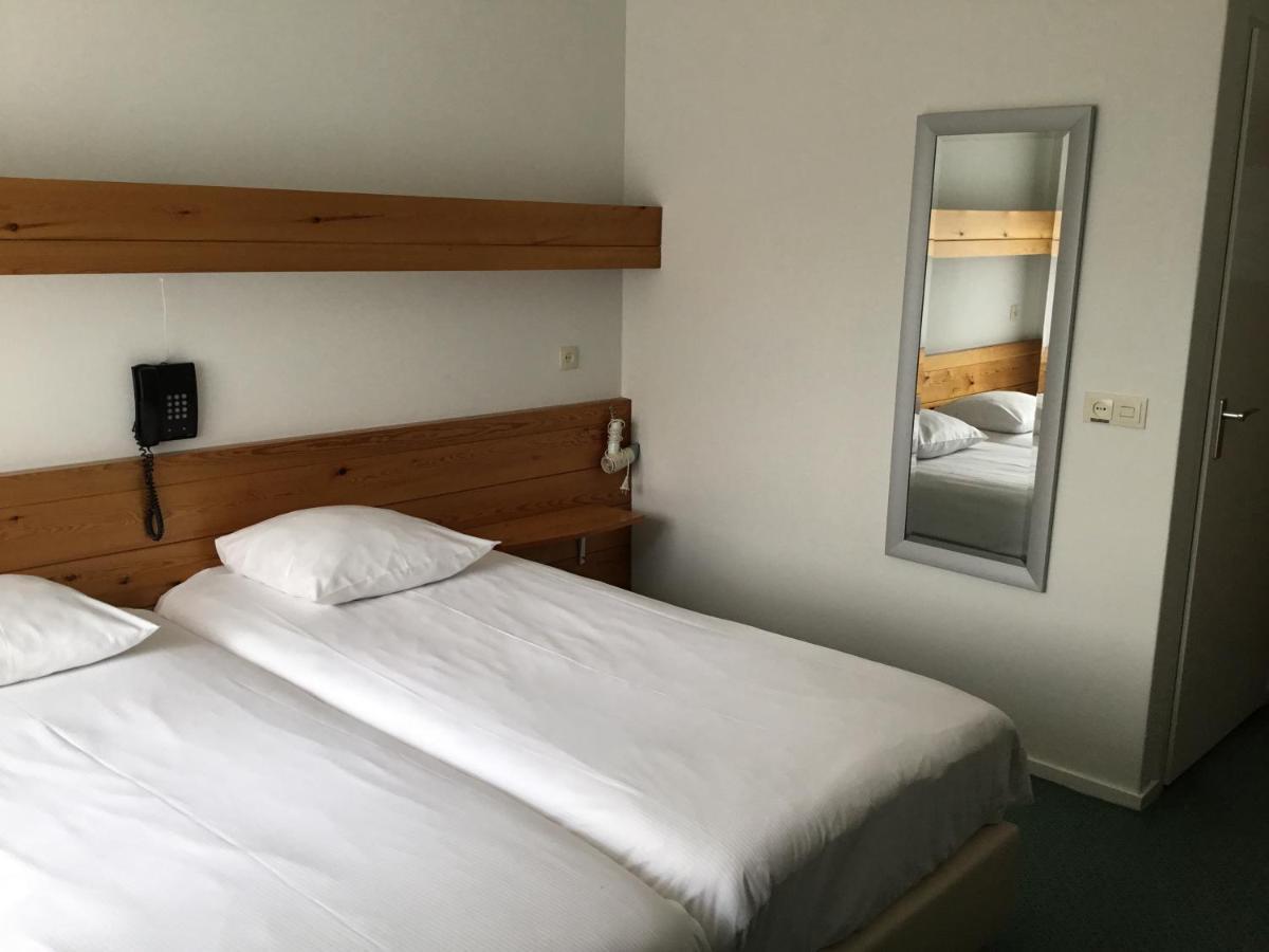 Hotel Steensel Екстер'єр фото