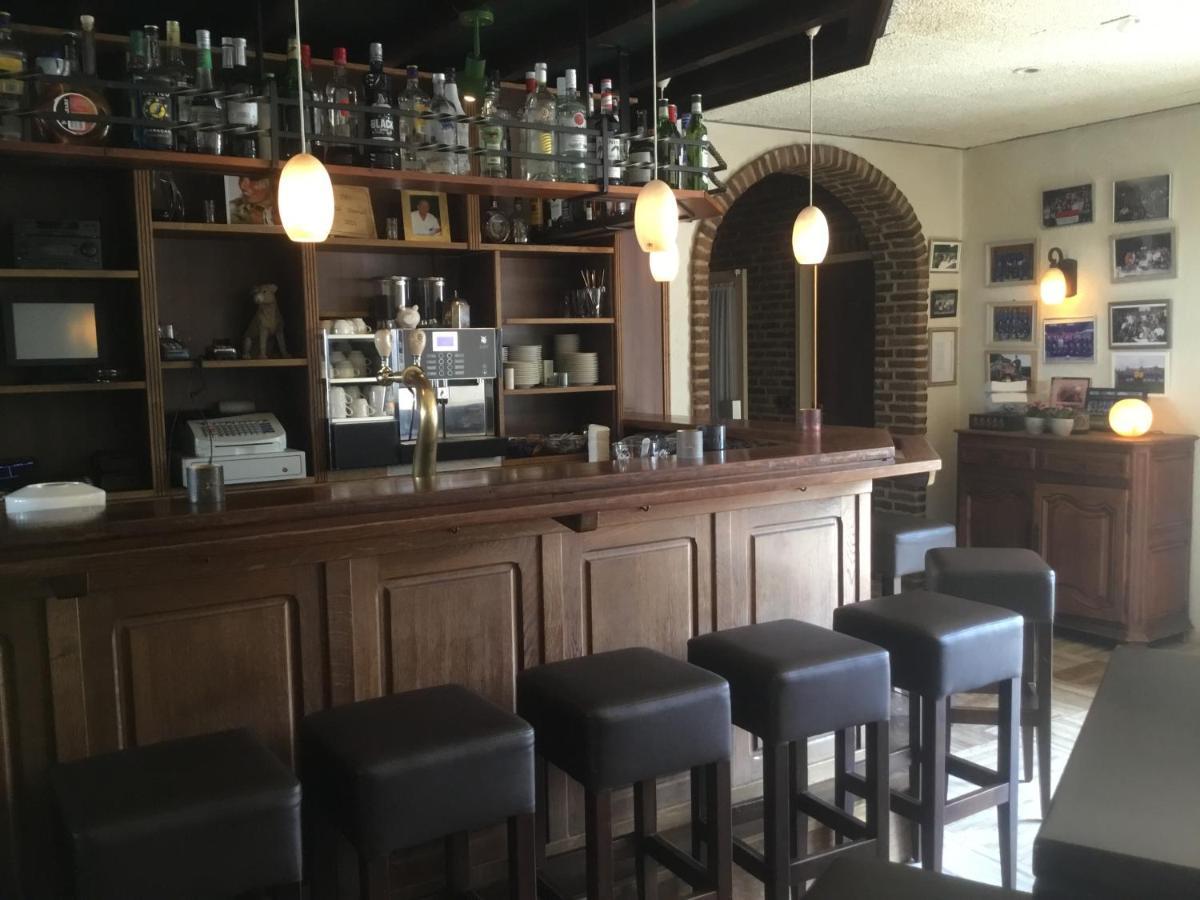 Hotel Steensel Екстер'єр фото