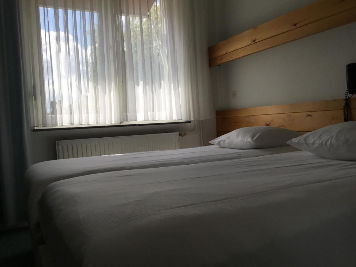 Hotel Steensel Екстер'єр фото