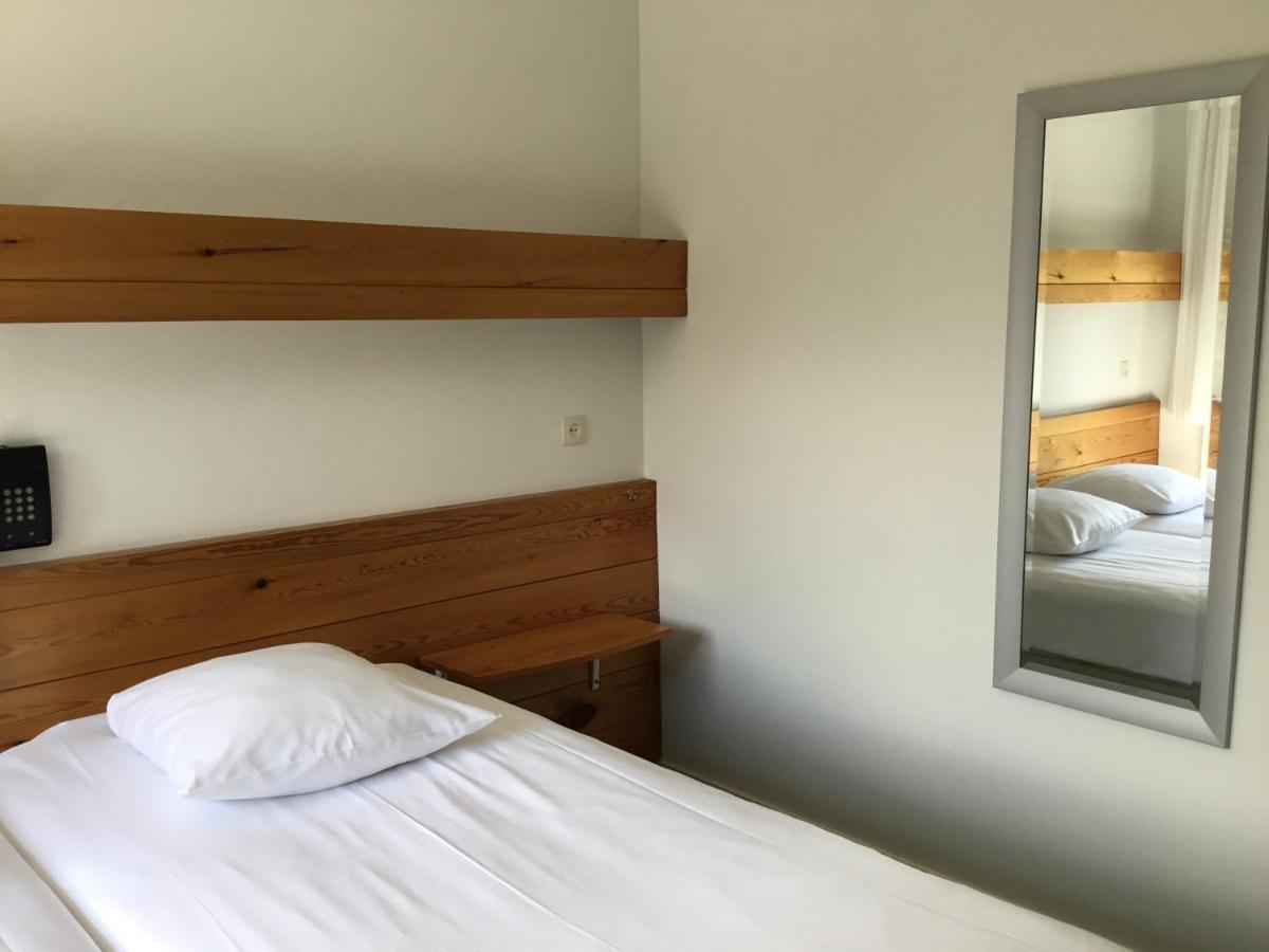 Hotel Steensel Екстер'єр фото