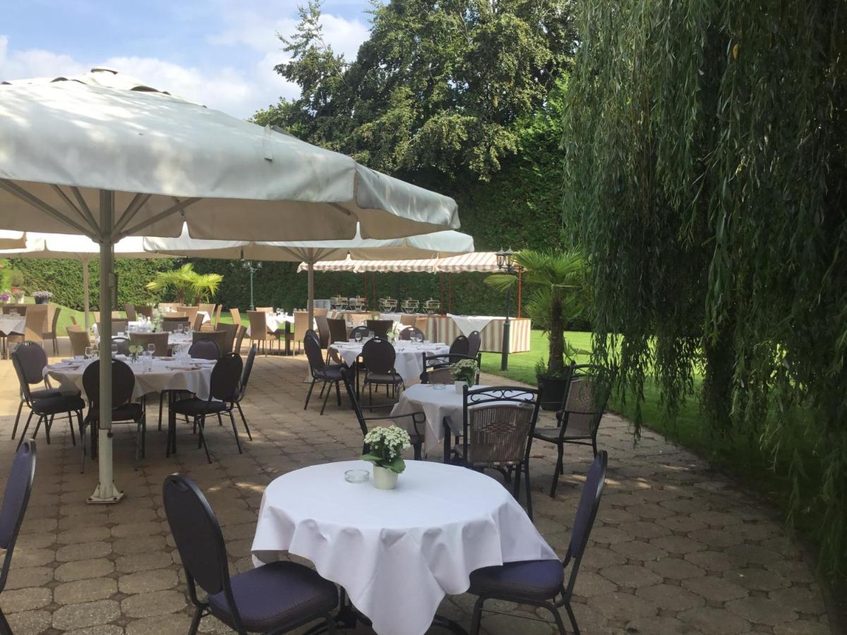 Hotel Steensel Екстер'єр фото