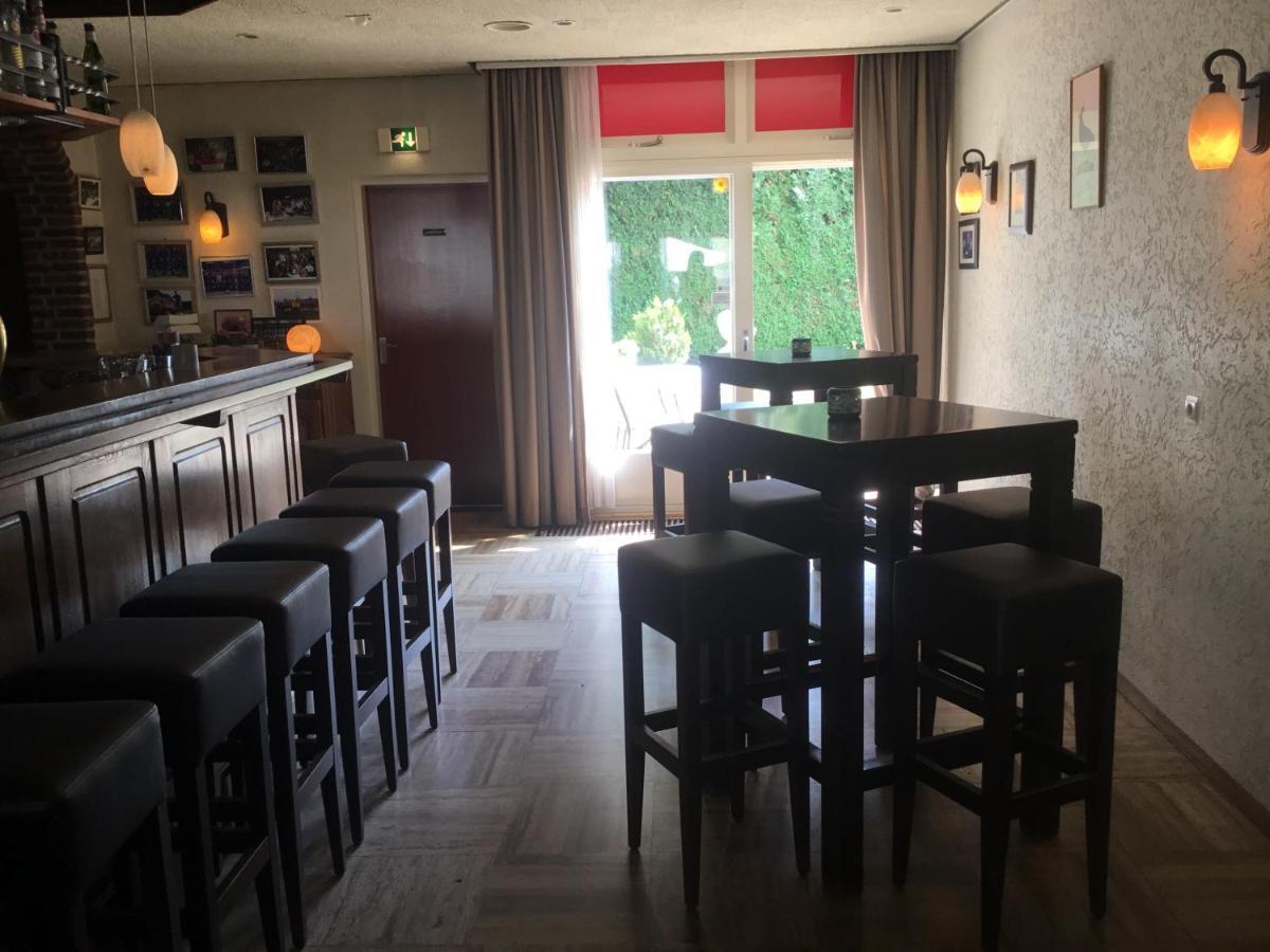 Hotel Steensel Екстер'єр фото