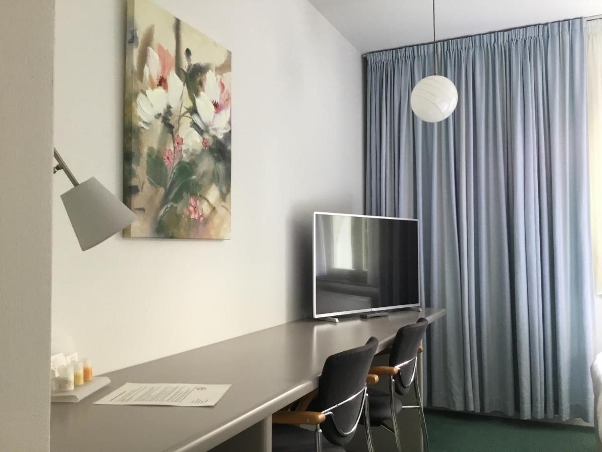 Hotel Steensel Екстер'єр фото