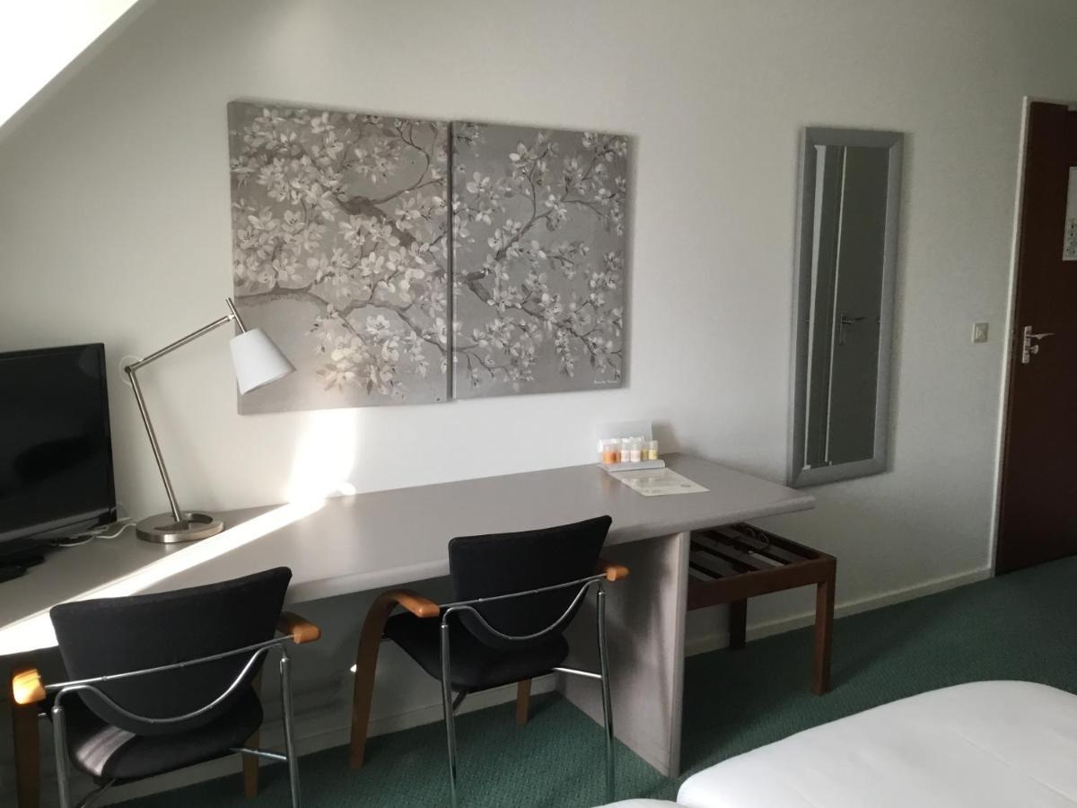 Hotel Steensel Екстер'єр фото