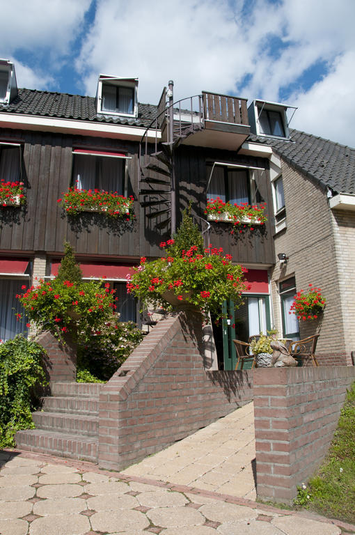 Hotel Steensel Екстер'єр фото
