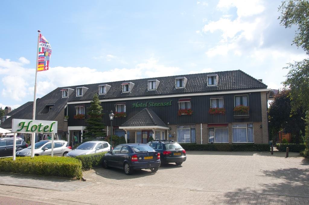 Hotel Steensel Екстер'єр фото