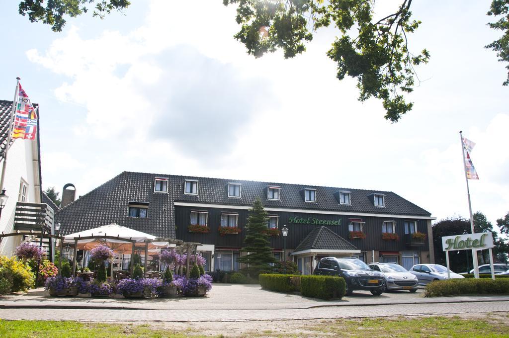 Hotel Steensel Екстер'єр фото