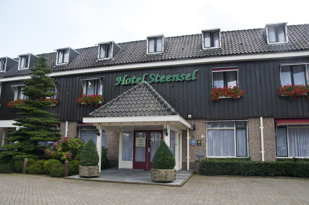 Hotel Steensel Екстер'єр фото