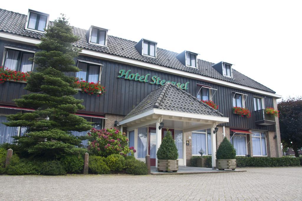 Hotel Steensel Екстер'єр фото
